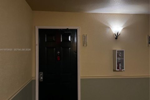 Apartment in Coral Springs, Florida 1 bedroom, 88.26 sq.m. № 2041174 - photo 2