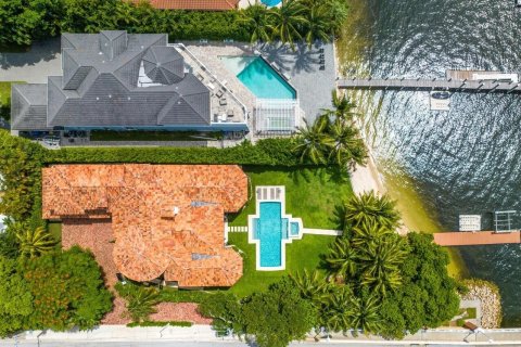 Снять в аренду виллу или дом в Лантана, Флорида 5 спален, 557.41м2, № 927672 - фото 1