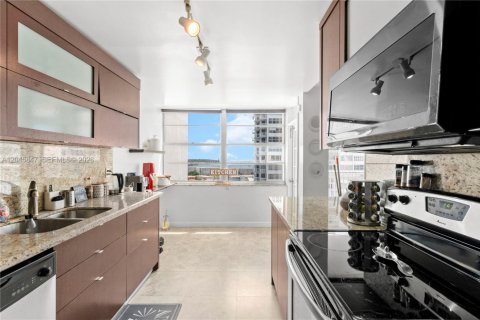 Condo in Aventura, Florida, 2 bedrooms  № 2242472 - photo 3