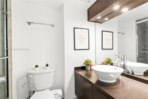 Condo in Aventura, Florida, 2 bedrooms  № 2242472 - photo 16