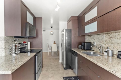 Condo in Aventura, Florida, 2 bedrooms  № 2242472 - photo 4