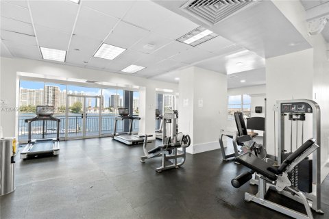 Condo in Aventura, Florida, 2 bedrooms  № 2242472 - photo 17