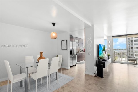 Condo in Aventura, Florida, 2 bedrooms  № 2242472 - photo 7