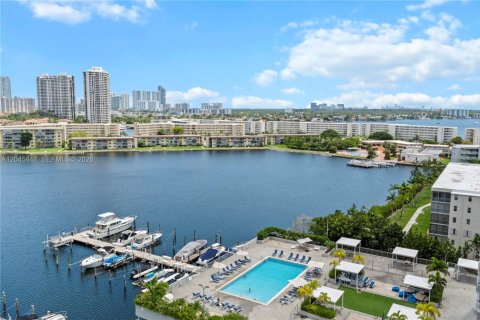 Condo in Aventura, Florida, 2 bedrooms  № 2242472 - photo 2