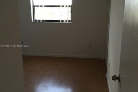 Condo in Miami, Florida, 2 bedrooms № 1991377 - photo 5