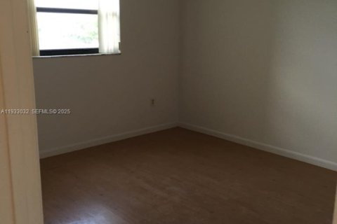 Condo in Miami, Florida, 2 bedrooms № 1991377 - photo 4