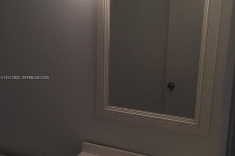 Condo in Miami, Florida, 2 bedrooms № 1991377 - photo 3