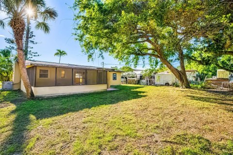 Villa ou maison à vendre à Bradenton, Floride: 2 chambres, 93.83 m2 № 2216345 - photo 3