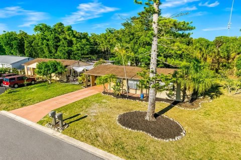 Villa ou maison à vendre à Bradenton, Floride: 2 chambres, 93.83 m2 № 2216345 - photo 2