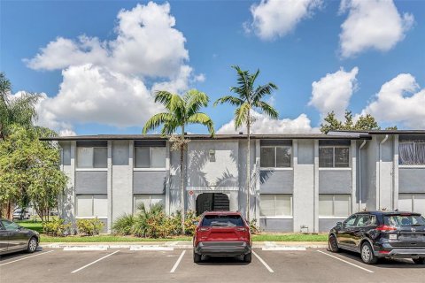 Condominio en venta en Orlando, Florida, 2 dormitorios, 90.67 m2 № 1580392 - foto 1