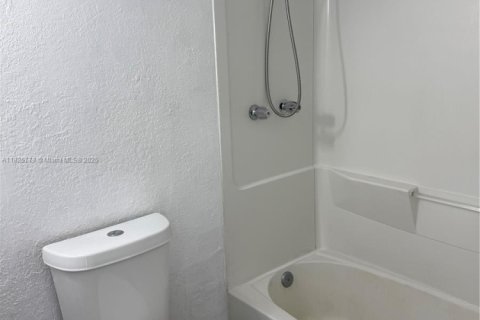Appartement à louer à Hollywood, Floride: 1 chambre, 158.4 m2 № 1821615 - photo 4