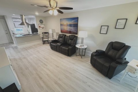 House in Clearwater, Florida 2 bedrooms, 86.86 sq.m. № 2099003 - photo 19
