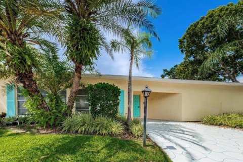 House in Clearwater, Florida 2 bedrooms, 86.86 sq.m. № 2099003 - photo 12
