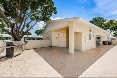 House in Clearwater, Florida 2 bedrooms, 86.86 sq.m. № 2099003 - photo 9