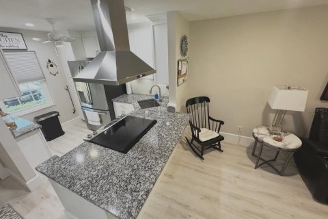 House in Clearwater, Florida 2 bedrooms, 86.86 sq.m. № 2099003 - photo 27