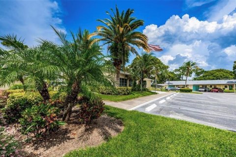 House in Clearwater, Florida 2 bedrooms, 86.86 sq.m. № 2099003 - photo 10