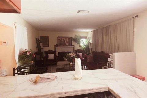 House in Orlando, Florida 7 bedrooms, 174.28 sq.m. № 2299473 - photo 5