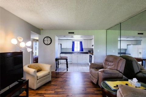 Condo in New Port Richey, Florida, 2 bedrooms  № 1886950 - photo 2