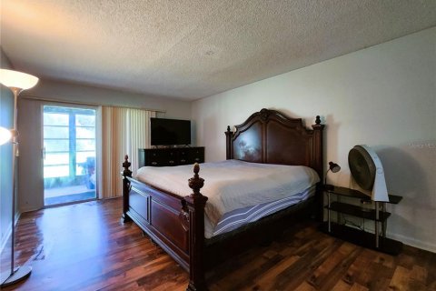 Condo in New Port Richey, Florida, 2 bedrooms  № 1886950 - photo 18