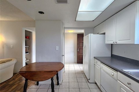 Condo in New Port Richey, Florida, 2 bedrooms  № 1886950 - photo 6