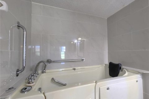 Condo in New Port Richey, Florida, 2 bedrooms  № 1886950 - photo 24