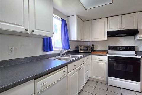 Condo in New Port Richey, Florida, 2 bedrooms  № 1886950 - photo 9