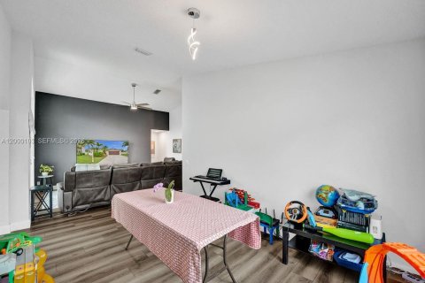 Снять в аренду виллу или дом в Уэстон, Флорида 4 спальни, 190.91м2, № 2065008 - фото 25