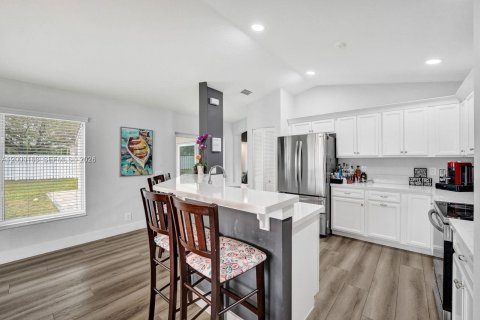 Снять в аренду виллу или дом в Уэстон, Флорида 4 спальни, 190.91м2, № 2065008 - фото 29