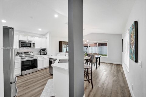 Снять в аренду виллу или дом в Уэстон, Флорида 4 спальни, 190.91м2, № 2065008 - фото 27