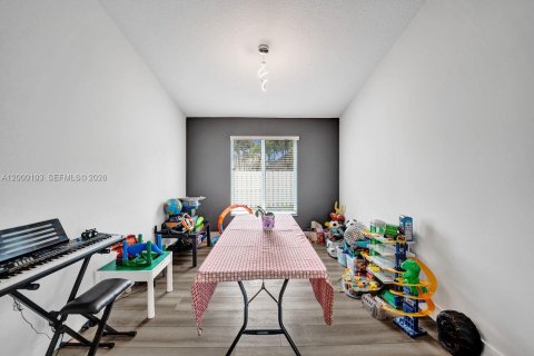 Снять в аренду виллу или дом в Уэстон, Флорида 4 спальни, 190.91м2, № 2065008 - фото 23