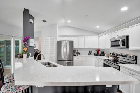 Снять в аренду виллу или дом в Уэстон, Флорида 4 спальни, 190.91м2, № 2065008 - фото 30