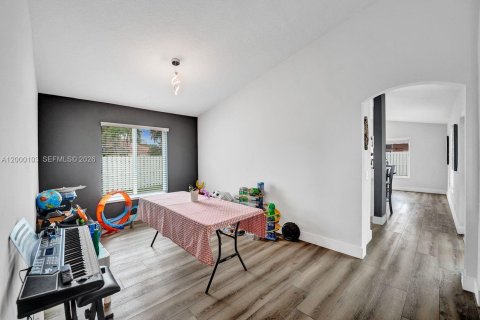 Снять в аренду виллу или дом в Уэстон, Флорида 4 спальни, 190.91м2, № 2065008 - фото 24