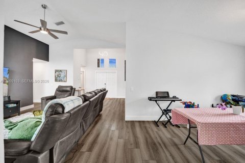 Снять в аренду виллу или дом в Уэстон, Флорида 4 спальни, 190.91м2, № 2065008 - фото 21