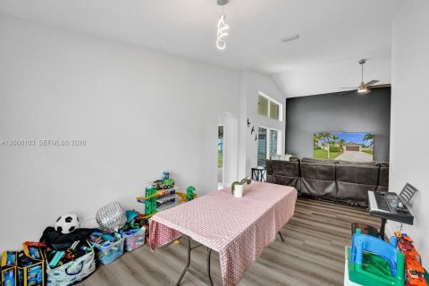 Снять в аренду виллу или дом в Уэстон, Флорида 4 спальни, 190.91м2, № 2065008 - фото 26