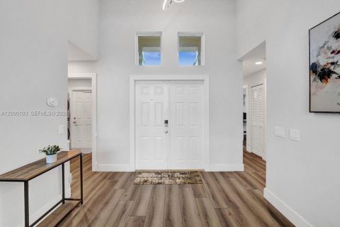 Снять в аренду виллу или дом в Уэстон, Флорида 4 спальни, 190.91м2, № 2065008 - фото 7