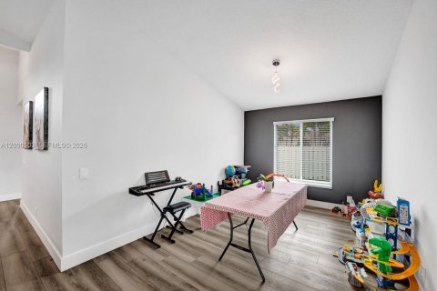 Снять в аренду виллу или дом в Уэстон, Флорида 4 спальни, 190.91м2, № 2065008 - фото 22