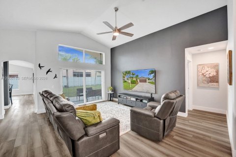 Снять в аренду виллу или дом в Уэстон, Флорида 4 спальни, 190.91м2, № 2065008 - фото 13