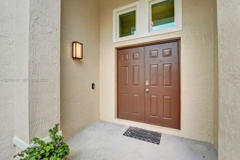 Снять в аренду виллу или дом в Уэстон, Флорида 4 спальни, 190.91м2, № 2065008 - фото 4