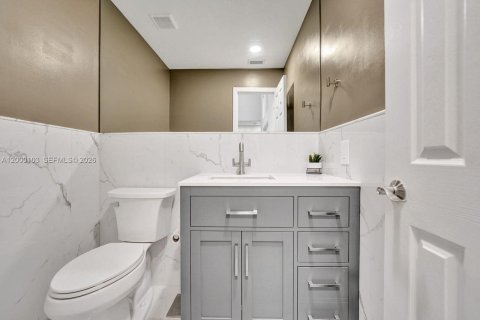 Снять в аренду виллу или дом в Уэстон, Флорида 4 спальни, 190.91м2, № 2065008 - фото 10