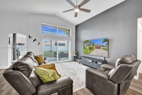 Снять в аренду виллу или дом в Уэстон, Флорида 4 спальни, 190.91м2, № 2065008 - фото 14