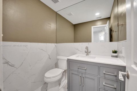 Снять в аренду виллу или дом в Уэстон, Флорида 4 спальни, 190.91м2, № 2065008 - фото 11