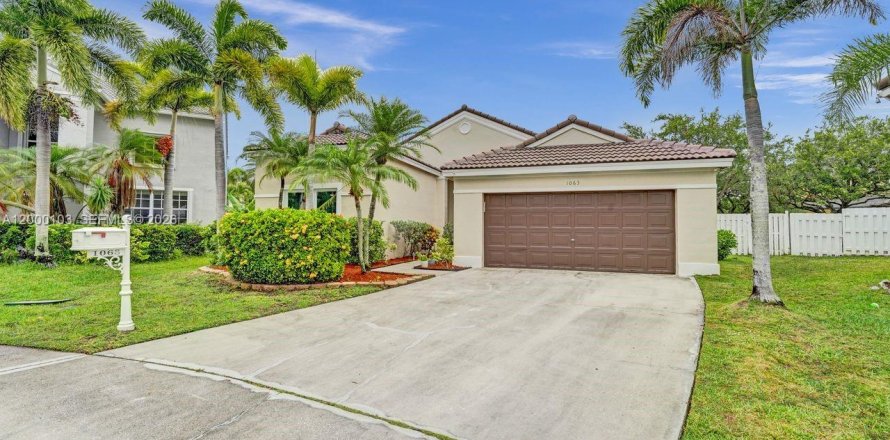 Дом в Уэстон, Флорида 4 спальни, 190.91м2 № 2065008