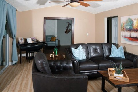 Villa ou maison à vendre à Pinellas Park, Floride: 3 chambres, 146.41 m2 № 2109103 - photo 13