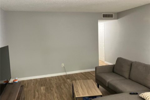 Condominio en alquiler en Temple Terrace, Florida, 2 dormitorios, 89.19 m2 № 1912049 - foto 11