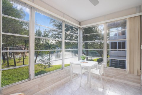 Condominio en venta en Lauderdale Lakes, Florida, 2 dormitorios, 87.7 m2 № 1979344 - foto 10