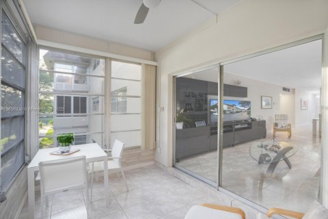 Condominio en venta en Lauderdale Lakes, Florida, 2 dormitorios, 87.7 m2 № 1979344 - foto 12