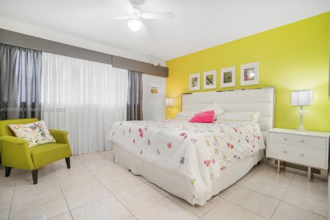 Condominio en venta en Lauderdale Lakes, Florida, 2 dormitorios, 87.7 m2 № 1979344 - foto 16