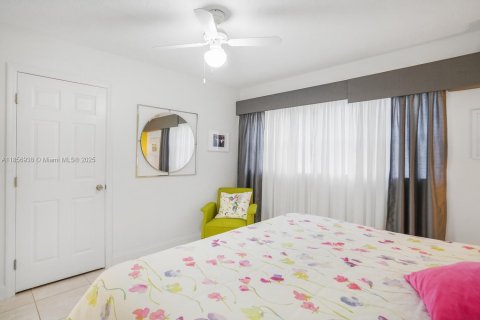 Condominio en venta en Lauderdale Lakes, Florida, 2 dormitorios, 87.7 m2 № 1979344 - foto 18