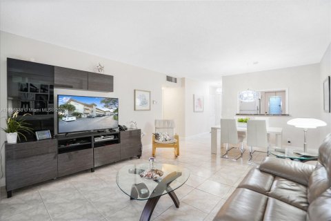 Condominio en venta en Lauderdale Lakes, Florida, 2 dormitorios, 87.7 m2 № 1979344 - foto 13