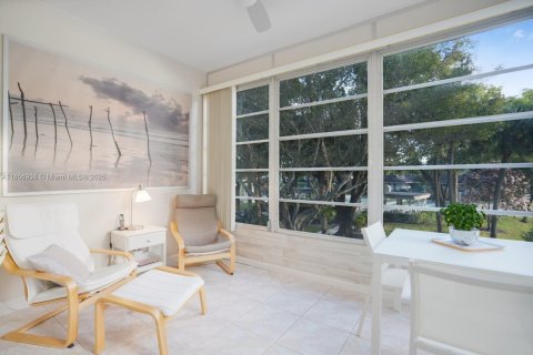 Condominio en venta en Lauderdale Lakes, Florida, 2 dormitorios, 87.7 m2 № 1979344 - foto 11